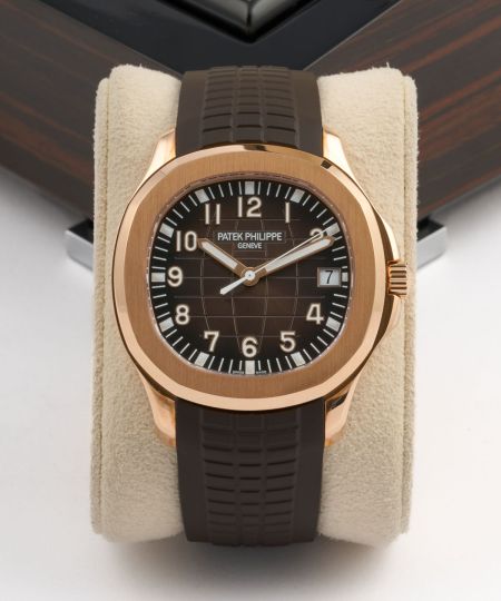 Patek Philippe باتيك فيليب نوتيلوس — روز غولد بسوار بني — ميناء بني، علبة روز غولد، سوار مطاطي فاخر